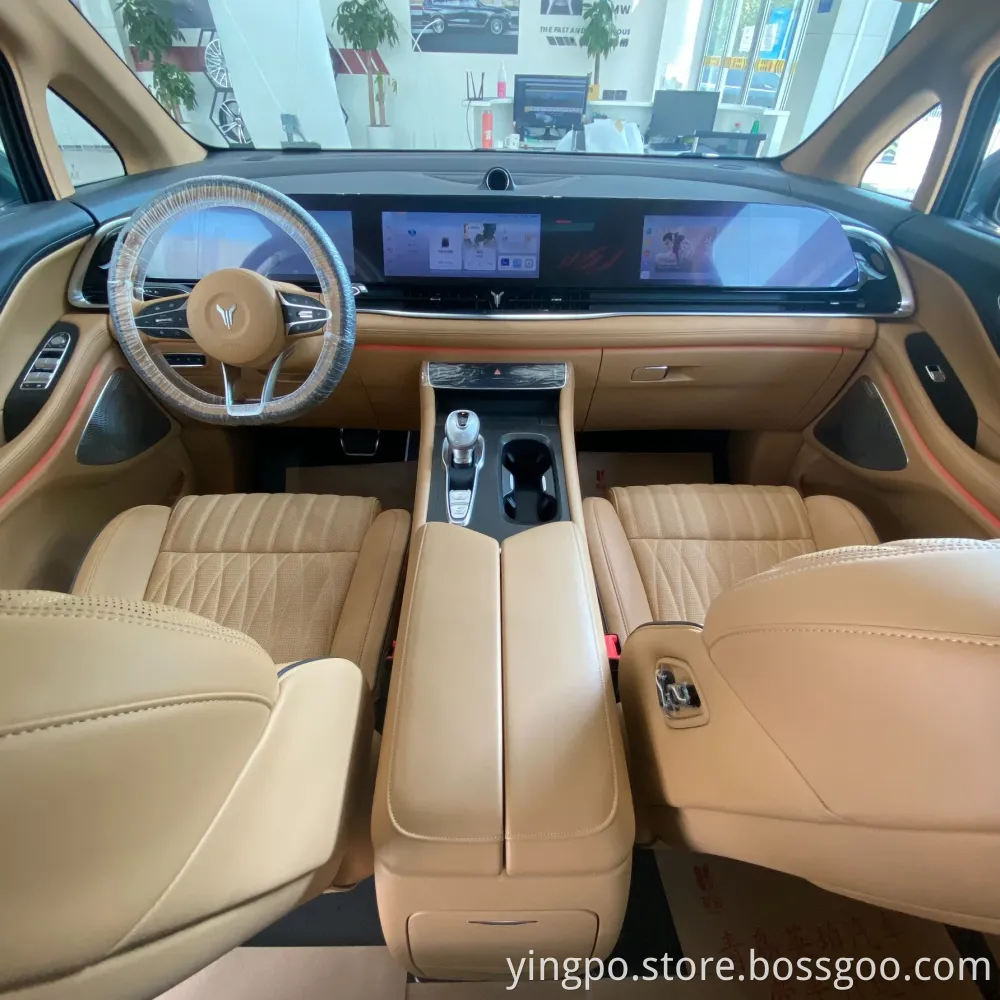 The Chinese Version of The Seven-Seat Petrol-Electric Hybrid MPV, Voyah, Is on Sale with a Combined Range of 850km